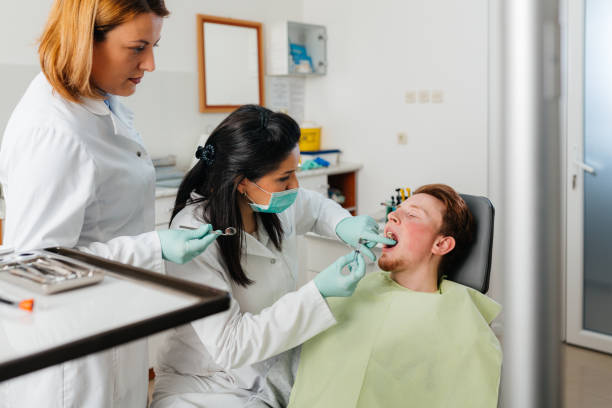 Best Dentist for Tooth Abscess  in De Queen, AR